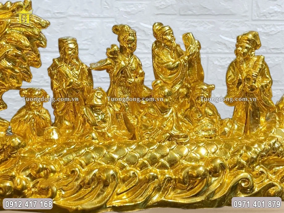 Từng chiếc vẩy rồng được chăm chút tỉ mỉ